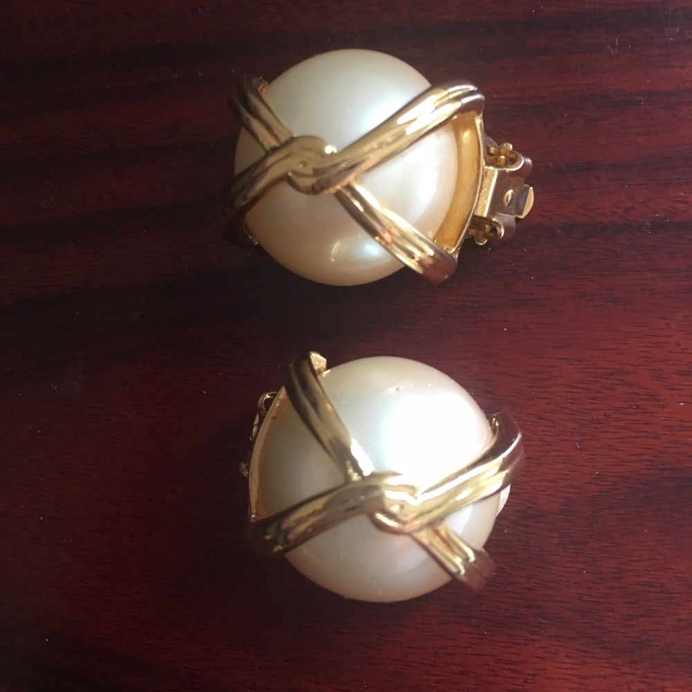 New Les Bernard Pearl Gold earrings clip on